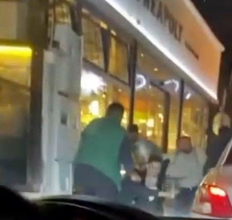 Yol verme kavgasında taraflar birbirine girdi