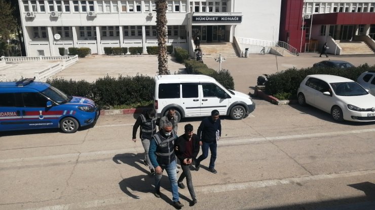 228 bin liralık mazgal ve rögar kapağı çalan 2 şüpheli tutuklandı