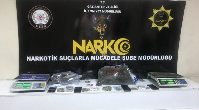 5 kilo 700 gram esrar ele geçirildi