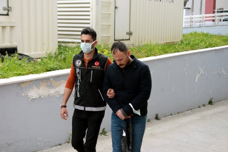 Aracının tamponundan 4 kilo 700 gram esrar çıktı; ‘Teyzemden korkup sakladım’ dedi