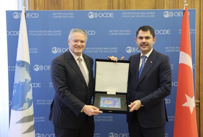 Bakan Kurum, Paris’te düzenlenen OECD Çevre Bakanları Toplantısı’na katıldı