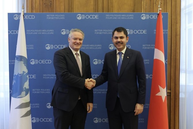 Bakan Kurum, Paris’te düzenlenen OECD Çevre Bakanları Toplantısı’na katıldı