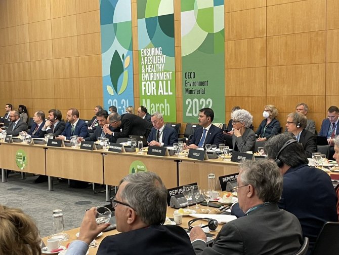 Bakan Kurum, Paris’te düzenlenen OECD Çevre Bakanları Toplantısı’na katıldı
