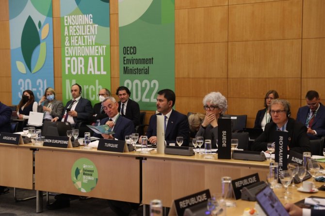 Bakan Kurum, Paris’te düzenlenen OECD Çevre Bakanları Toplantısı’na katıldı