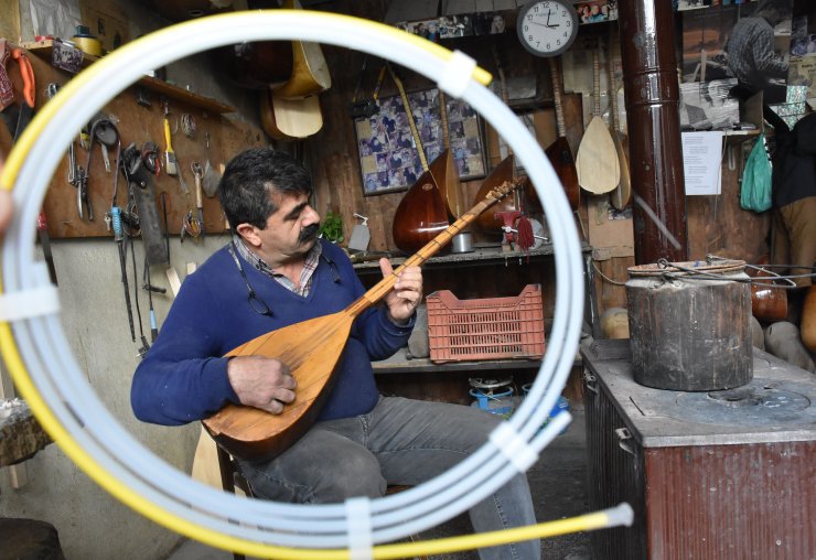 Bu sazın 'teli' insanın kalbine dokunuyor