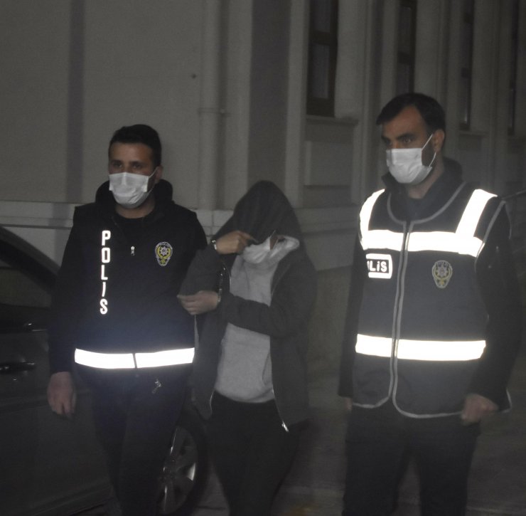 Çaldığı 2,5 milyon TL'lik altını çatıya saklamış