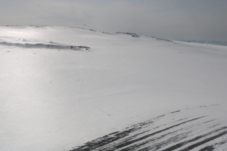 Çığ altında kalan İtalyan kayakçı, jandarma helikopteriyle kurtarıldı