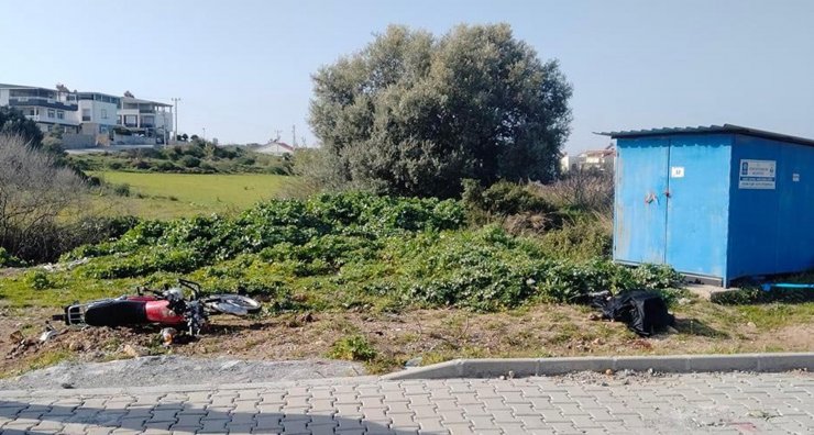 Devrilen motosikletin kasksız sürücüsü yaşamını yitirdi