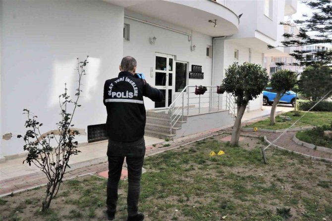 Emekli polis tartıştığı komşusunu silahla yaralayıp, parkta teslim oldu