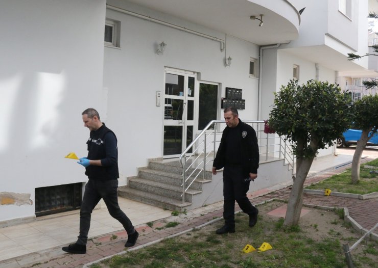 Emekli polis, tartıştığı komşusunu tabancayla yaraladı