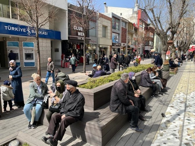 Güneşi gören kendini dışarı attı