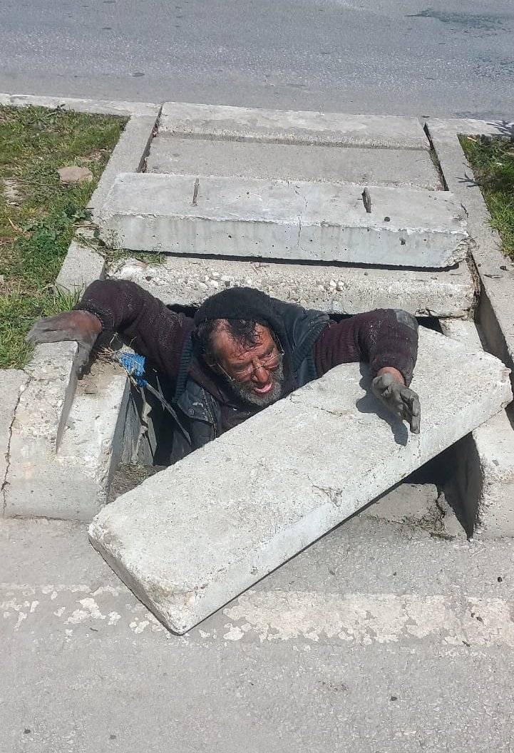 Hırsızlık için girdiği kanalda mahsur kaldı