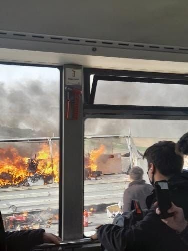 Kamyonetin kasası bir anda alev aldı