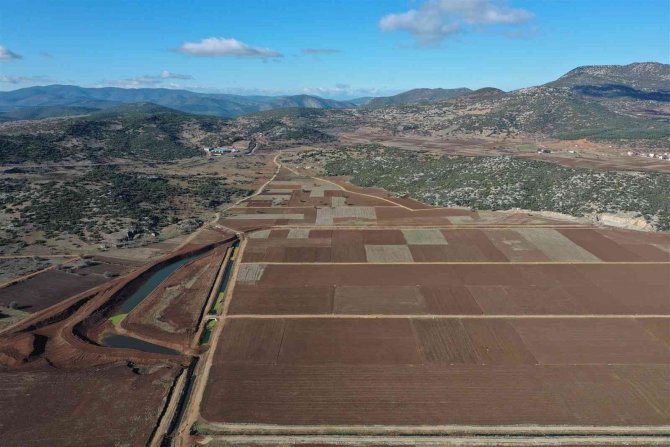 Kış yağışlarında biriktirilen 30 bin metreküp su, yer altı su kaynaklarına can verdi
