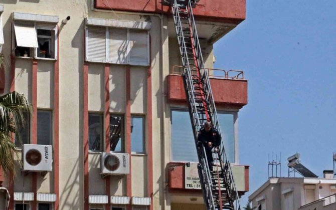 Mahalleyi dumana boğan yangın