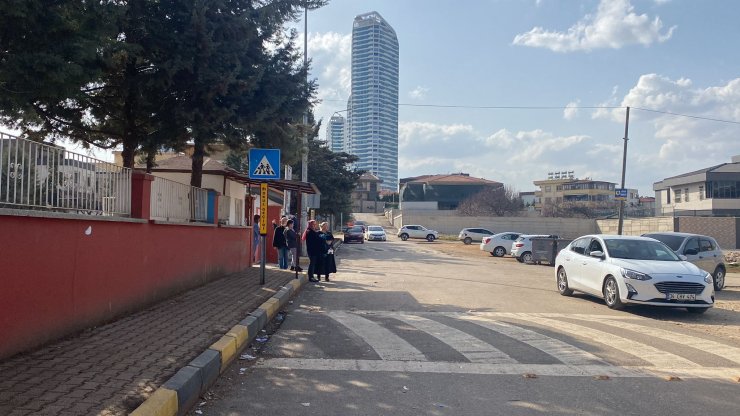 Öğrencilerin tartışması, veliler karışınca silahlı kavgaya dönüştü