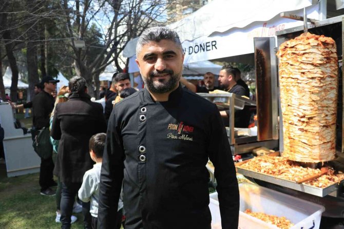 "Piton Döner" Portakal Çiçeği Karnavalı’na damga vurdu