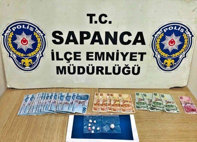 TEM Otoyolunda araçlarında kokainle yakalanan 2 şahıs tutuklandı