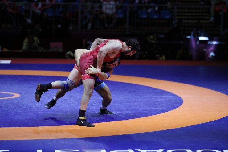 100'üncü altın madalya O'nun