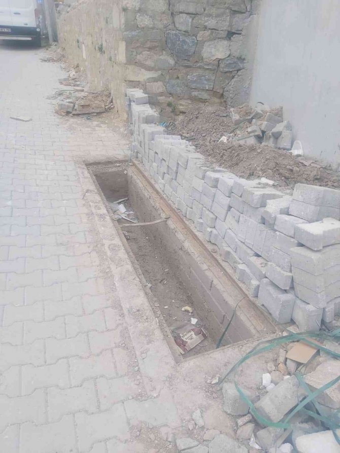 8 bin liralık mazgalları çaldı, yakalandı