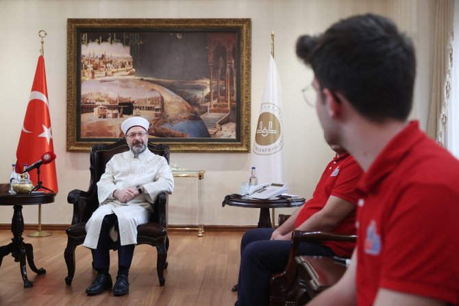 Diyanet İşleri Başkanı Erbaş, 2021 Teknofest birincisi öğrencileri kabul etti