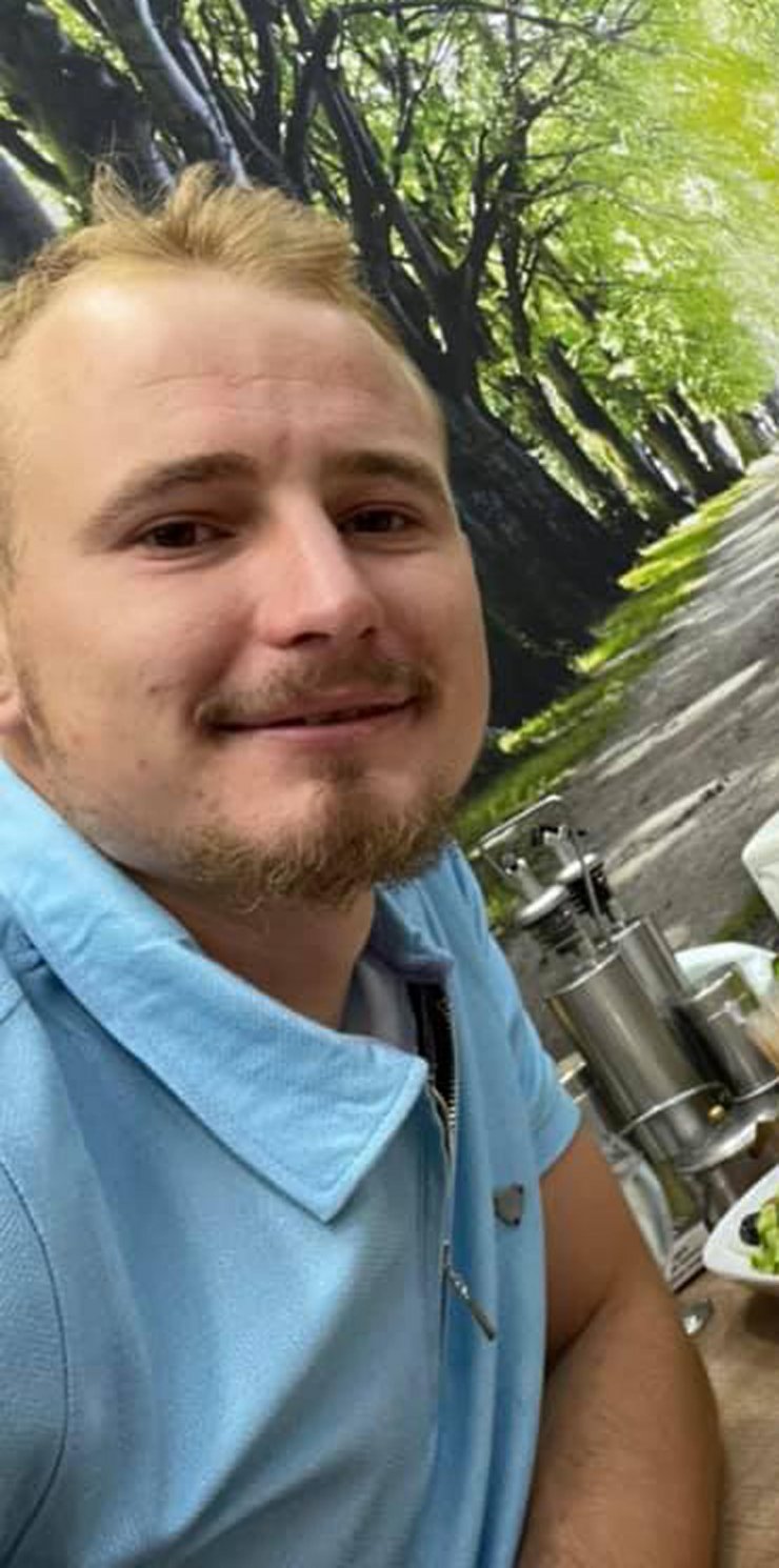 Dört kişinin cinayet şüphelisini, ayakkabı izi ve takma dişi ele verdi