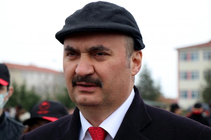 Dört kişinin cinayet şüphelisini, ayakkabı izi ve takma dişi ele verdi