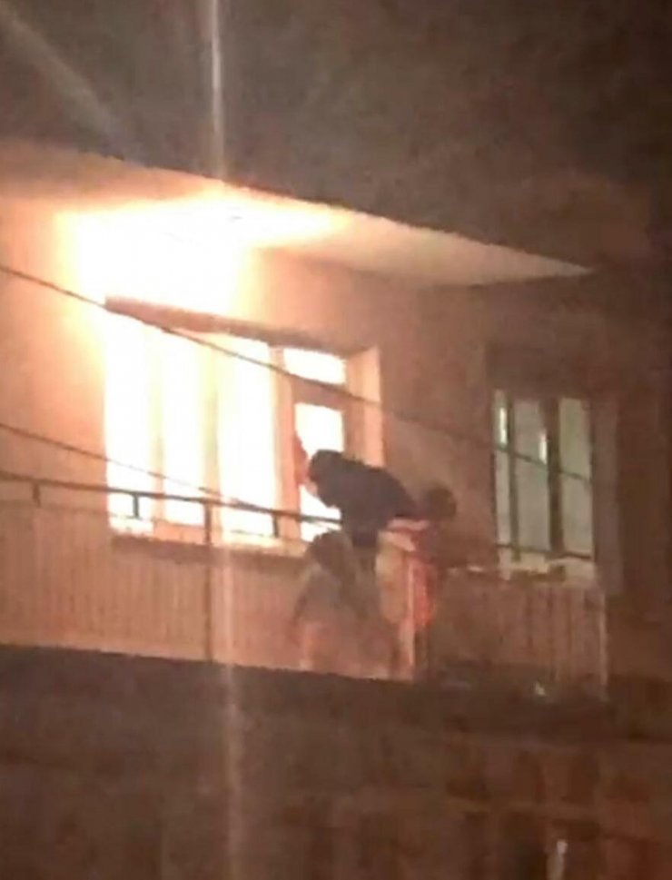 Eşinin şikayetini çekmesiyle serbest kaldı, ilk duruşmada onu suçladı