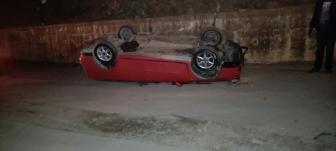 Gaz pedalı takılı kalan otomobil 7 metrelik boşluktan aşağıya uçtu: 1 ağır yaralı