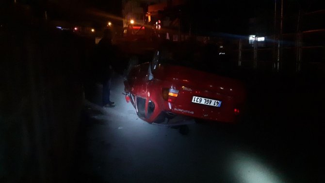 Gaz pedalı takılı kalan otomobil 7 metrelik boşluktan aşağıya uçtu: 1 ağır yaralı