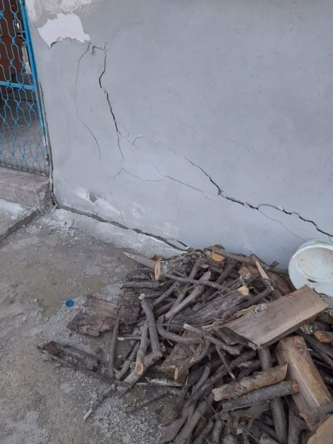 Heyelanda 5 ev kullanılamaz hale geldi