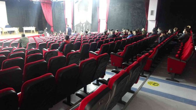 İş başvurusu için ne sıra beklediler ve kuyruk oluşturdular