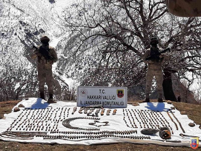 Jandarma Genel Komutanlığı duyurdu: 3 ilde çok sayıda mühimmat ele geçirildi