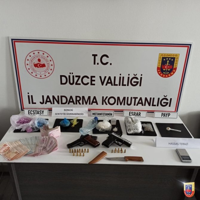 Jandarmanın operasyonlarında 5 kilo 500 gram eroin ele geçirildi