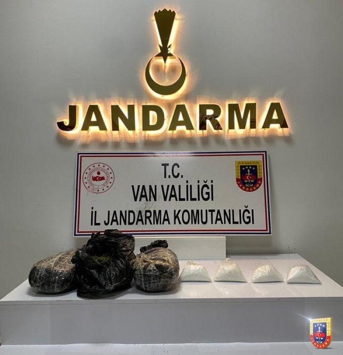 Jandarmanın operasyonlarında 5 kilo 500 gram eroin ele geçirildi