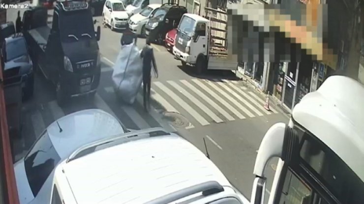 Kağıt toplayıcısı gibi gelip mazgal çaldılar