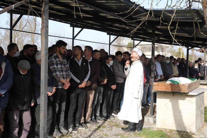 Kazada hayatını kaybeden genç defnedildi