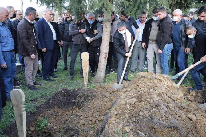 Kazada hayatını kaybeden genç defnedildi