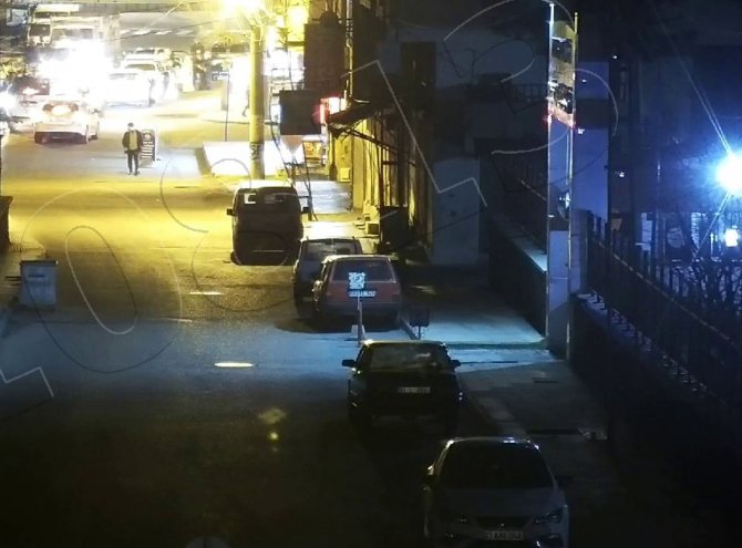Kolye hırsızları 10 saatlik kamera kayıtlarının izlenmesiyle bulundu