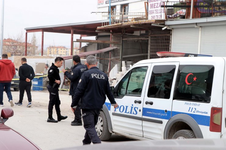 Komşusuyla kavga ederken araya giren ağabeyini vurdu