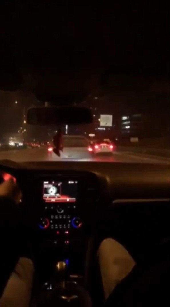 Makas atan sürücü o anları sosyal medyada paylaştı