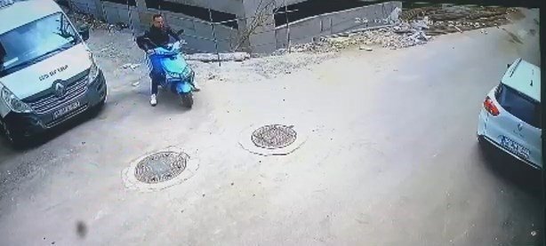 Motosiklet kullanmayı bilmeyen ve motosiklet çalan hırsızın komik anları kameralarda