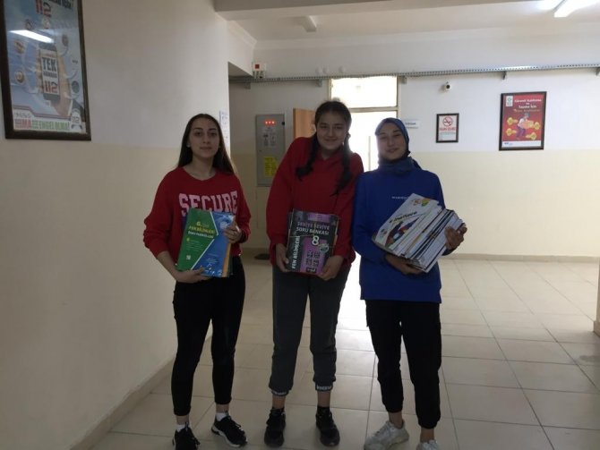 Öğrencilerden kitap toplama kampanyası