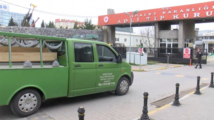 Ölü bulunan kadının cenazesi Adli Tıp Kurumundan alındı