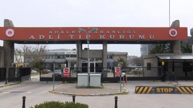 Ölü bulunan kadının cenazesi Adli Tıp Kurumundan alındı