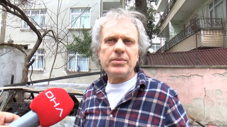 Otomobildeki yangın diğer otomobile sıçramasın diye seferber oldular 