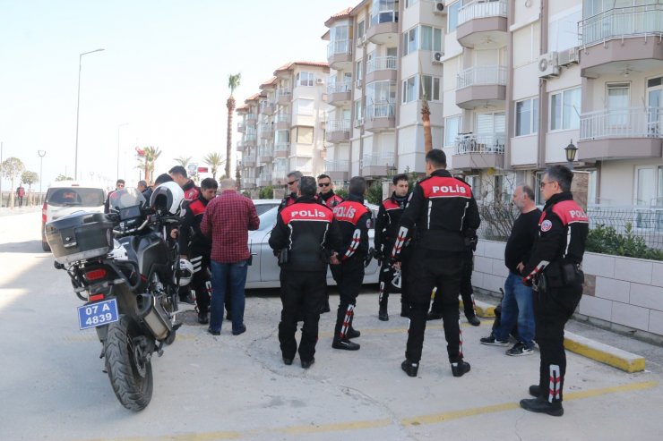 Tartıştığı komşusunu tabancayla yaralayan emekli polis, adliyede