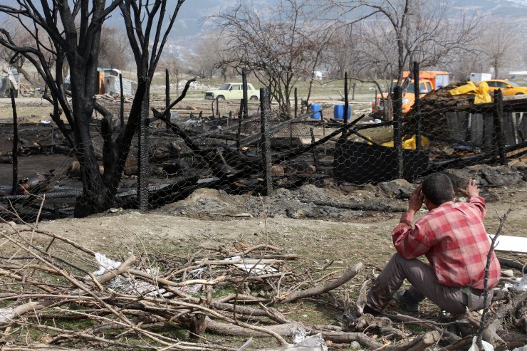 Ağılda çıkan yangında hayvanlar telef oldu