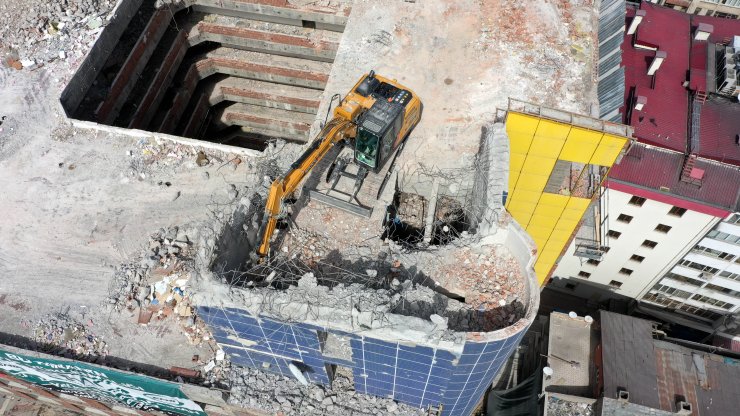 'Dünyanın en saçma binası' çürük çıktı