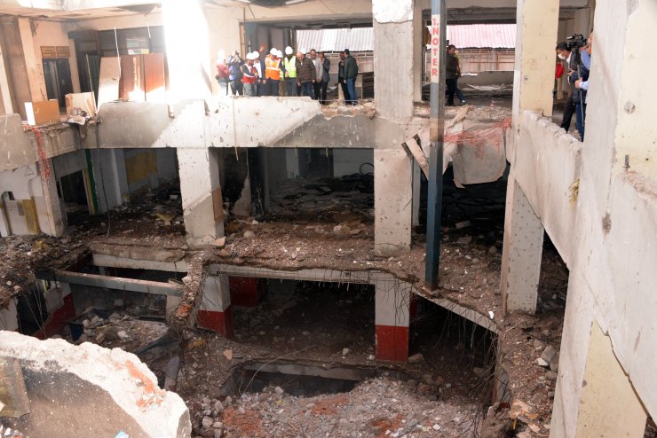 'Dünyanın en saçma binası' çürük çıktı